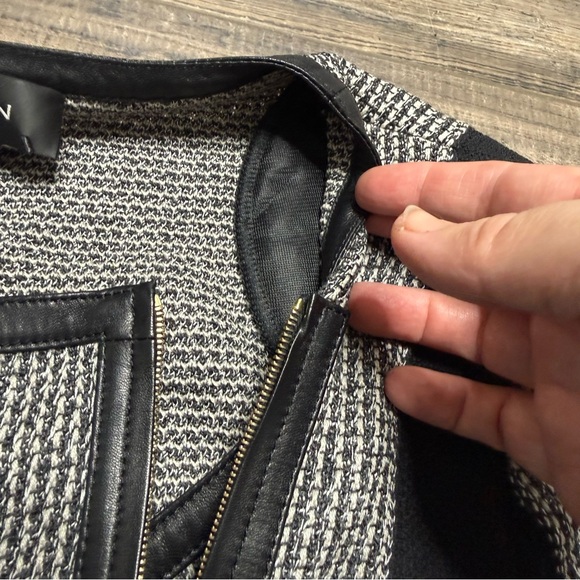 St. John Women's Santana Knit Tweed Side Zip Up Jacket Leather Trim Large - Picture 4 of 9